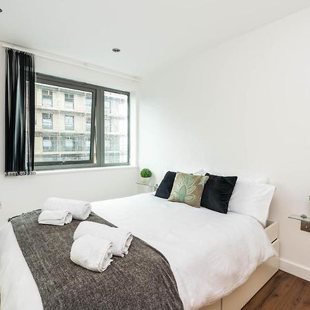 Fast Internet One Bedroom Apartment In Greater London, Id Required Bagian luar foto