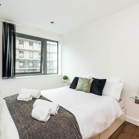 Lovely One Bedroom Apartment In Greater London, Id Required Bagian luar foto