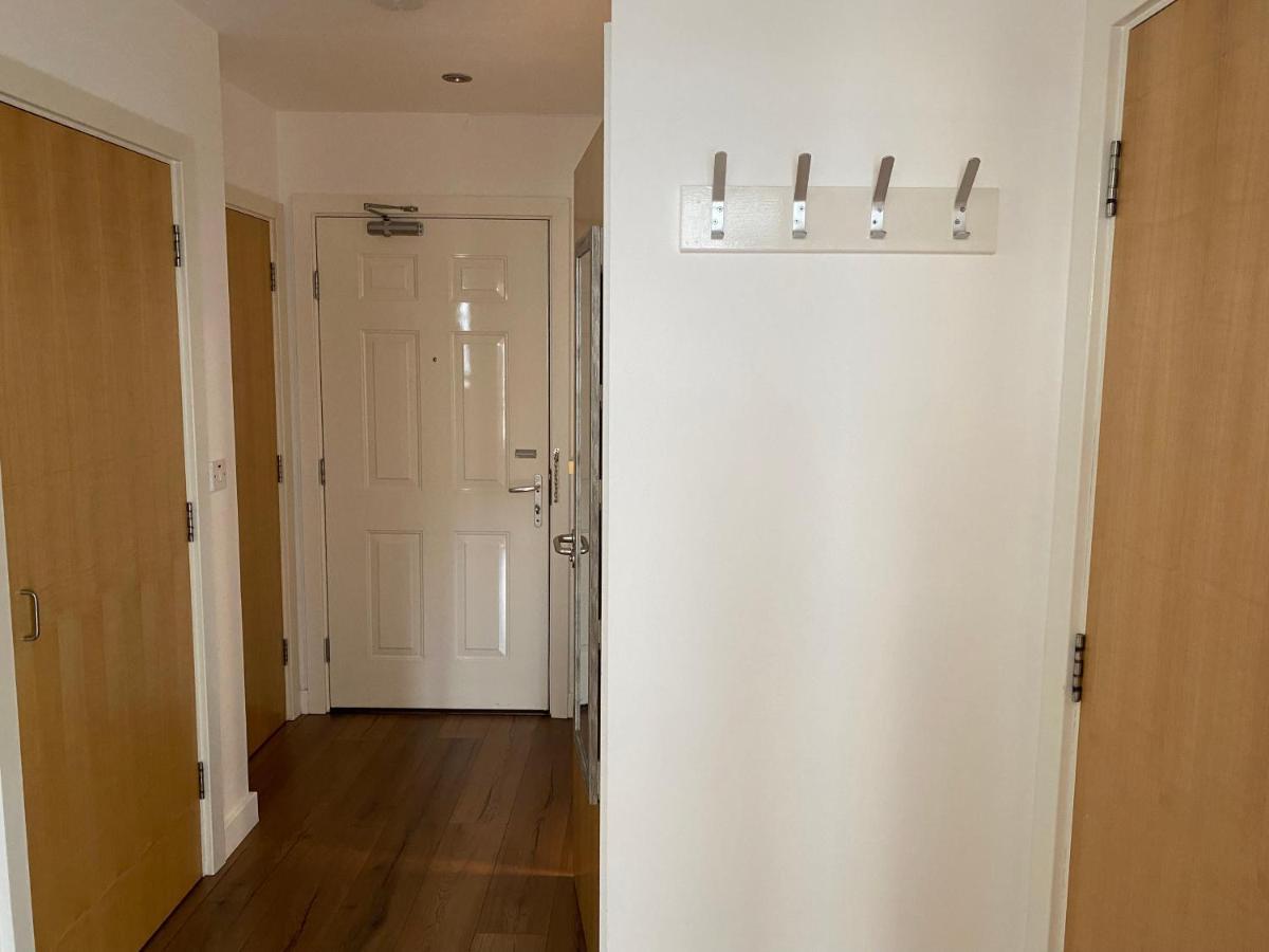 Fast Internet One Bedroom Apartment In Greater London, Id Required Bagian luar foto