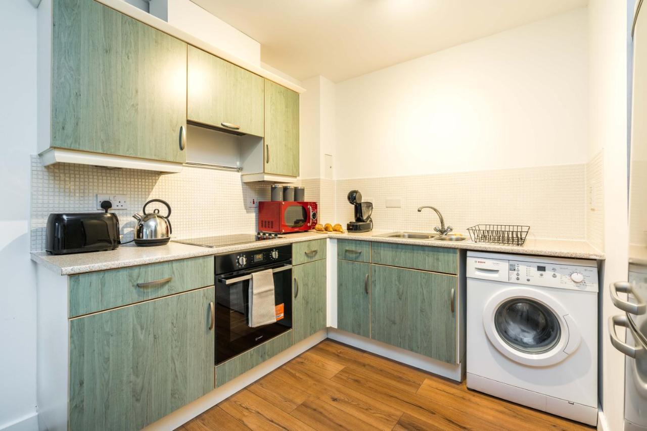 Fast Internet One Bedroom Apartment In Greater London, Id Required Bagian luar foto