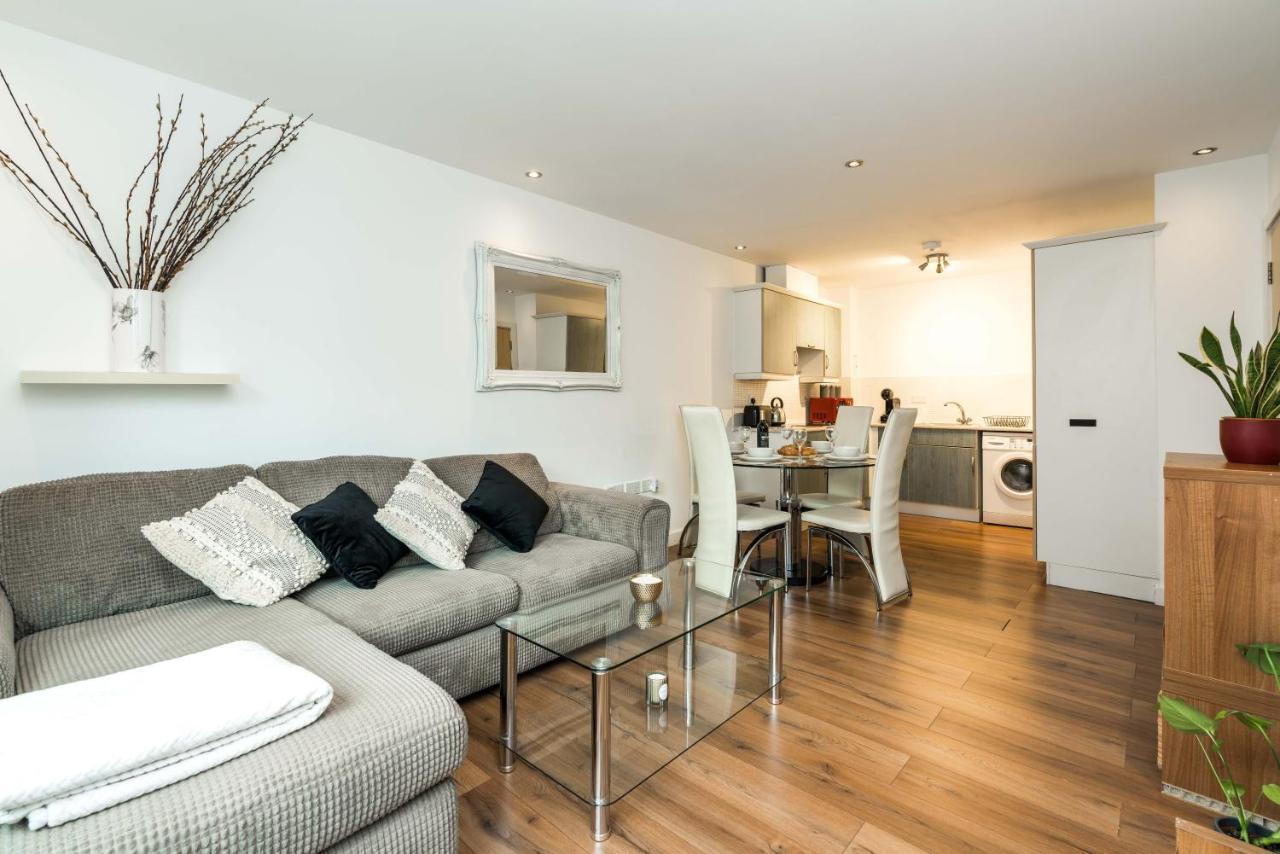 Fast Internet One Bedroom Apartment In Greater London, Id Required Bagian luar foto