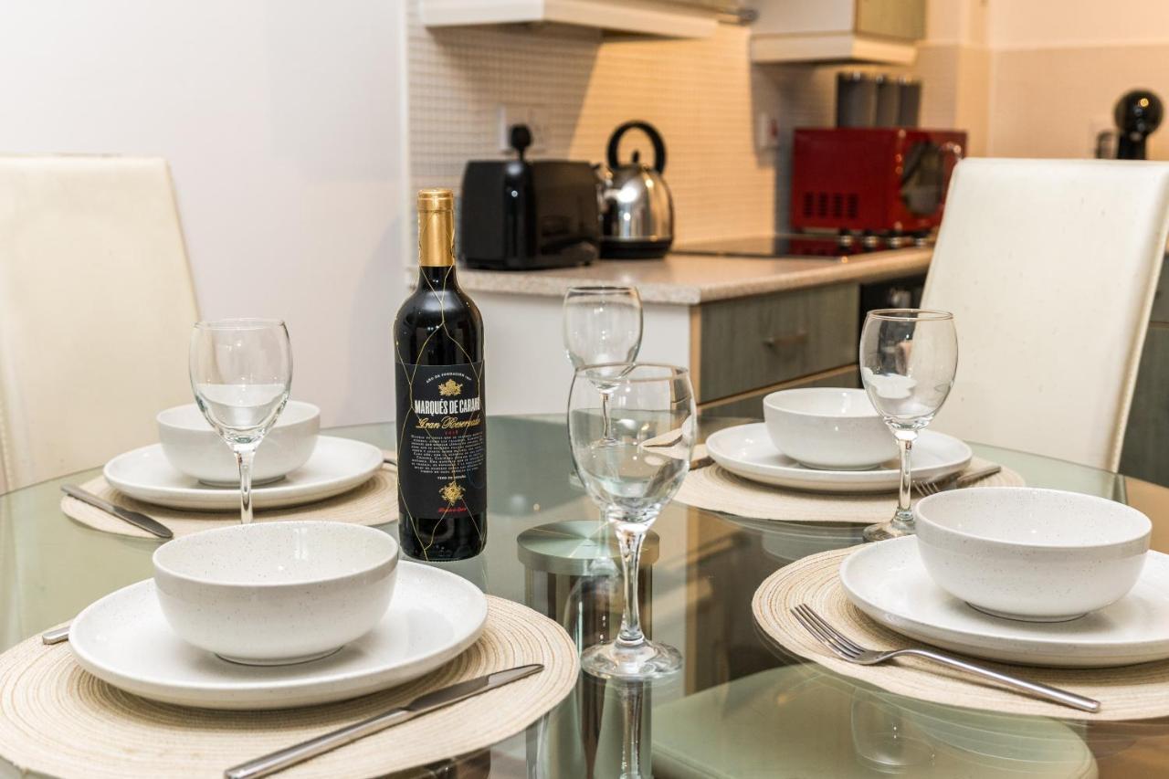 Fast Internet One Bedroom Apartment In Greater London, Id Required Bagian luar foto